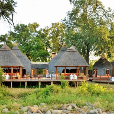Hoyo Hoyo Safari Lodge - Signature Image Exterior Lodge View